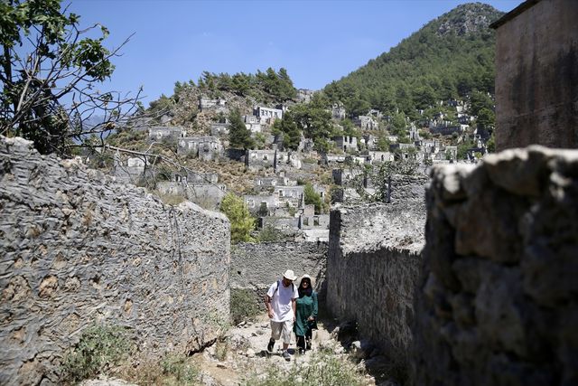 Manzarası da konumu da süper! Bu köyde 60 yıldır kimse yaşamıyor
