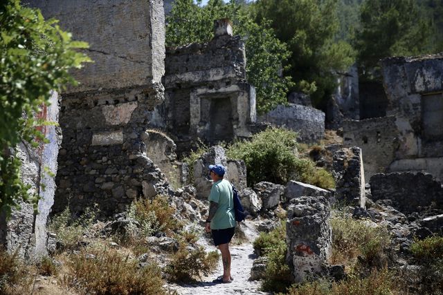 Manzarası da konumu da süper! Bu köyde 60 yıldır kimse yaşamıyor