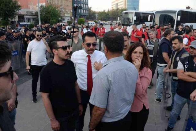 DEM Partililerin basın açıklamasında TSK'ya çirkin sözler! Emniyet amirinden jet hızında müdahale