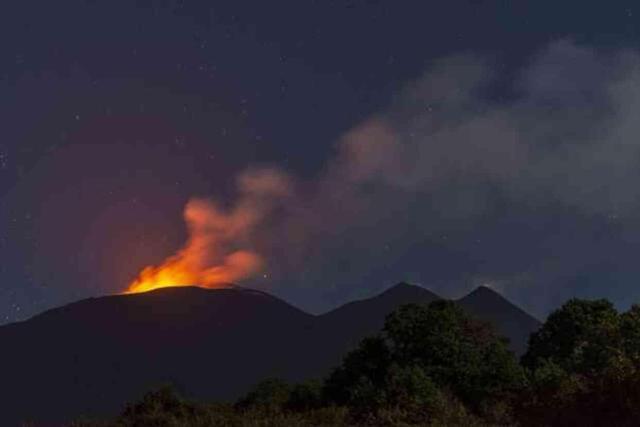 Canavar 4 yıl sonra uyandı! Patlamalar sonrası hava trafiği tamamen durdu