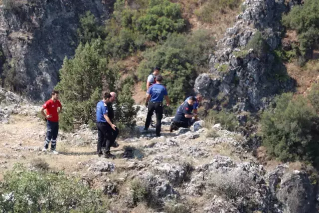 Denizli'de uçuruma yuvarlanan otomobil 4 kişiye mezar oldu