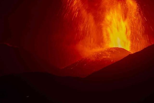 Etna yanardağı patladı mı? Yanardağ patlarsa ne olur?