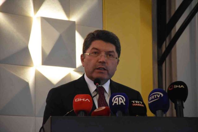 'Mustafa Kemal'in askerleriyiz' tartışması bitmiyor! Bakan Tunç: Kanuna aykırılık varsa ilgili merciler çalışma yapar