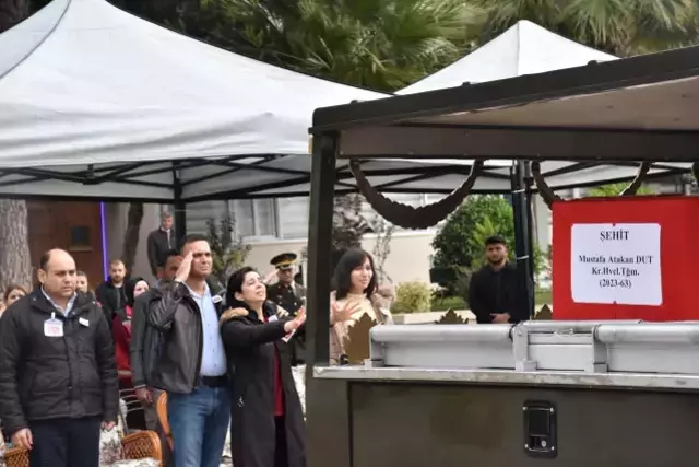 Şehit teğmenin kardeşinin cenaze aracının arkasından koşması yürekleri dağladı