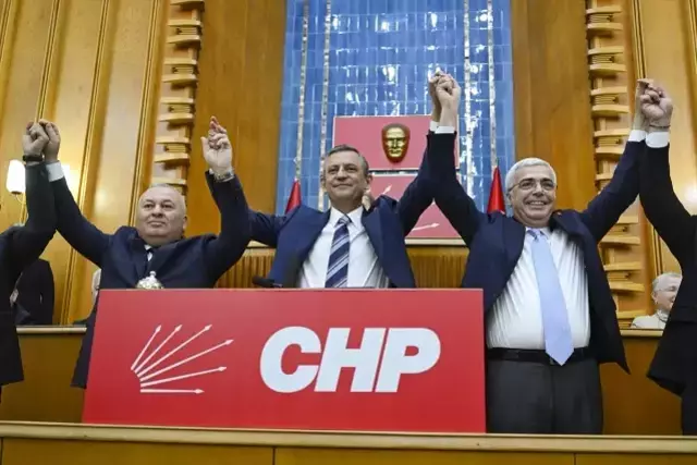 Demokrat Parti'den istifa eden Cemal Enginyurt ve Salih Uzun CHP'ye katıldı