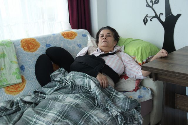 Yeni girdiği iş yerinde merdiven boşluğundan düştükten sonra sigortasını yapmışlar