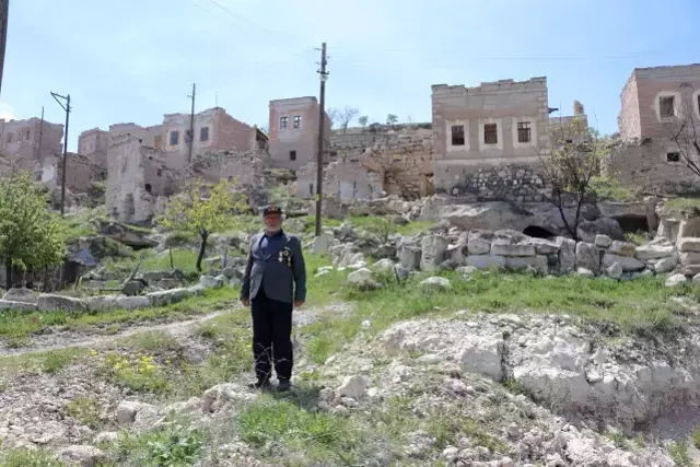 Kıbrıs Gazisi 35 yıldır ıssız köyü bekliyor, nedenini duyanlar 'Helal olsun' diyor