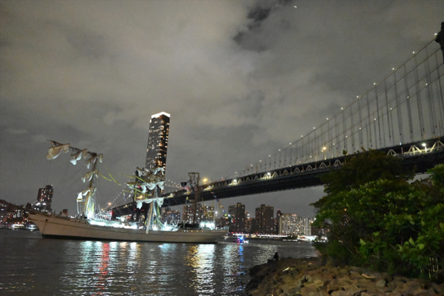 Meksika donanmasına ait gemi Brooklyn Köprüsüne çarptı