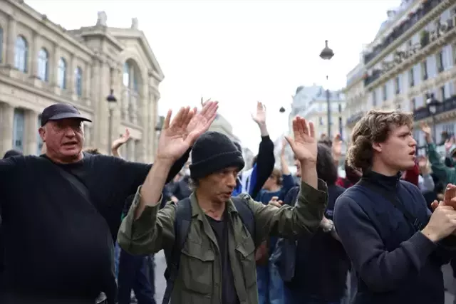 Fransa'da Macron'a Yönelik Protestolar Sürüyor: 200 Gözaltı