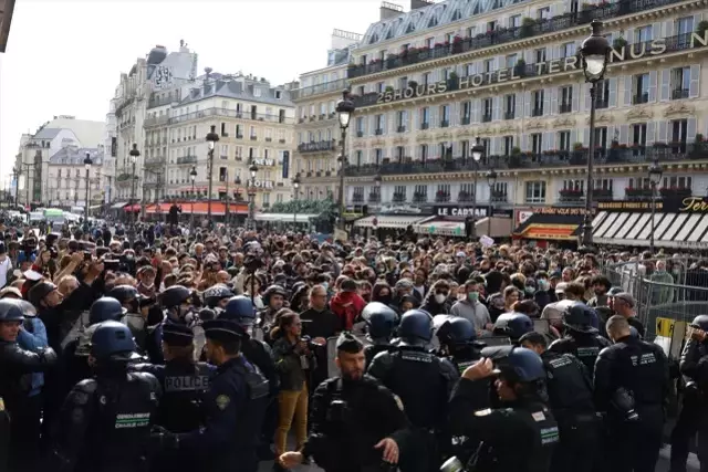 Fransa'da Macron'a Yönelik Protestolar Sürüyor: 200 Gözaltı