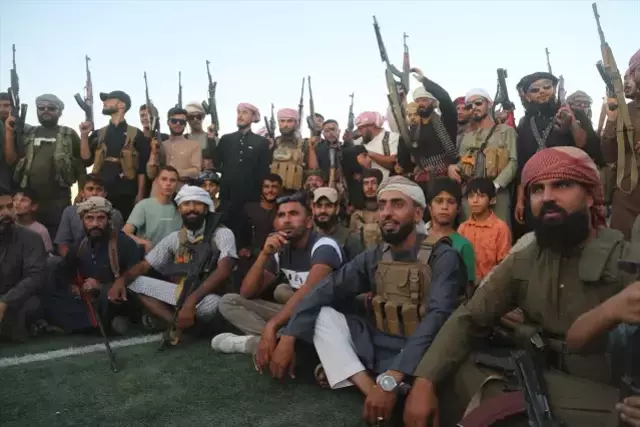 Silahlarıyla stadyumda toplanıp terör örgütü PKK/YPG'ye meydan okudular