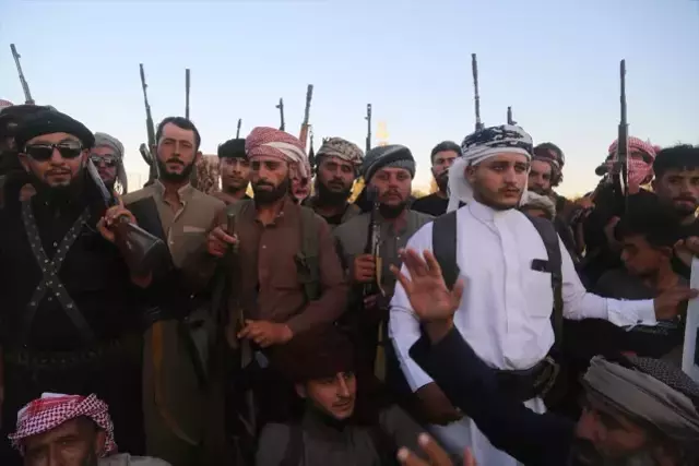 Silahlarıyla stadyumda toplanıp terör örgütü PKK/YPG'ye meydan okudular