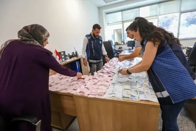 Dilenci üzerinde çıkan parayı görenler gözlerine inanamadı