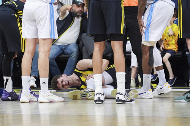 Türkiye Sigorta Basketbol Süper Ligi Play-Off Çeyrek Final İlk Maçında Fenerbahçe Beko ve Türk Telekom Karşılaştı