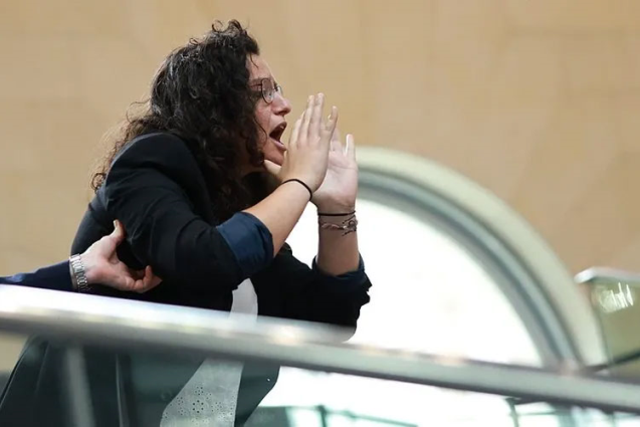 Alman Meclisi'nde Filistin Protestosu Gerilim Yarattı