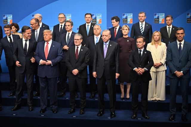 NATO Zirvesi'nde aile fotoğrafı! 32 ülkenin lideri aynı karede