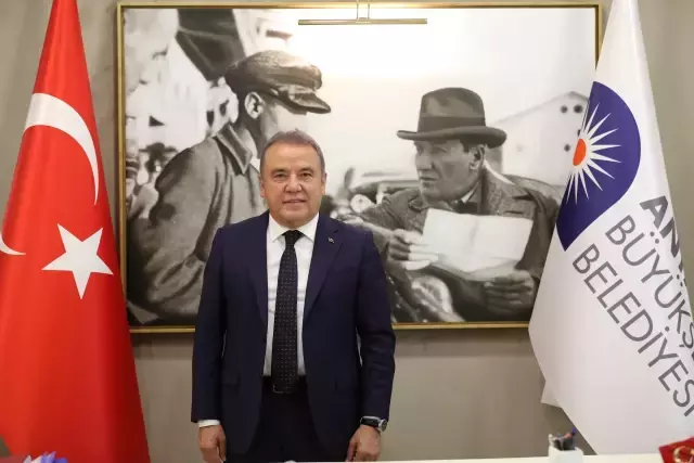 Oğul Böcek İtalya'da Tatilde