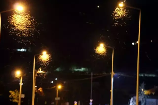 Yol beyaza büründü! Kar değil, 'ölüm dansı'