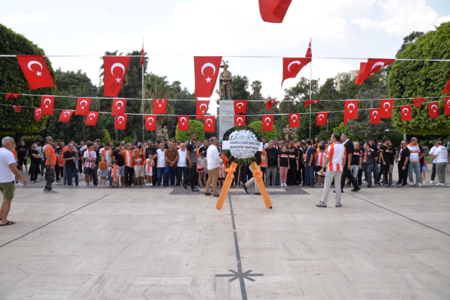 Adanaspor Taraftarları Atatürk Parkı'nda Sesini Yükseltti: Yönetim ve Hisseler İçin Çağrı