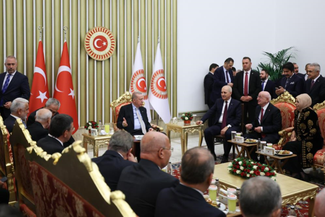 Meclis mermer salonunda liderler