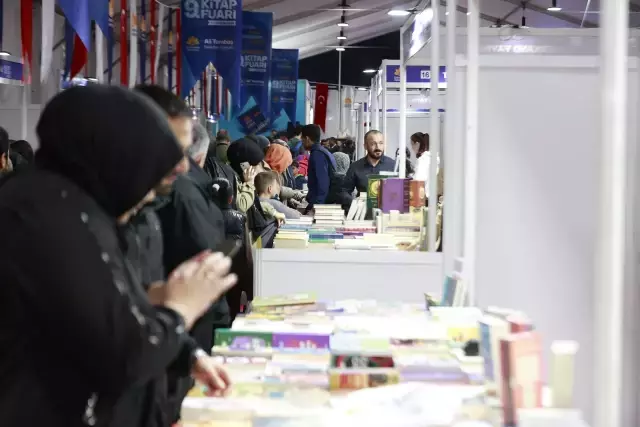 9'uncu Sultanbeyli Kitap Fuarı Başladı