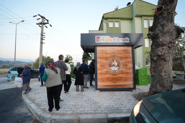 Bir Halk Ekmek skandalı daha! Ekmekten çıkanlar anneyi sütten kesti