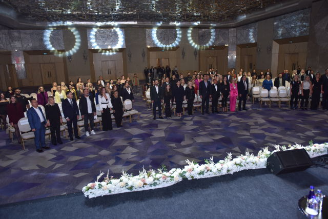 İlham Veren Kadınlar Zirvesi'nde Haberler.com'a ödül