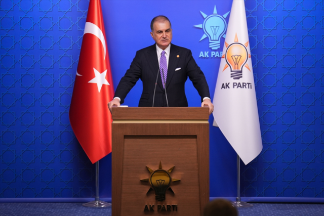 Ömer Çelik basın toplantısında konuşurken