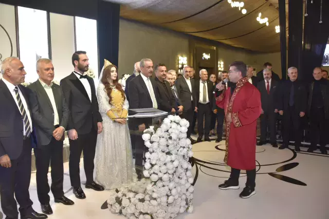 Nazdar Barzani ile Kahraman Zülfikar İzol evlendi! Geline kilolarca altın takıldı