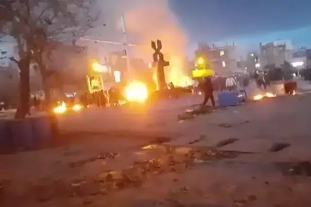 İran'da dalga dalga büyüyen protestolar nasıl başladı? Ölü sayısı artıyor