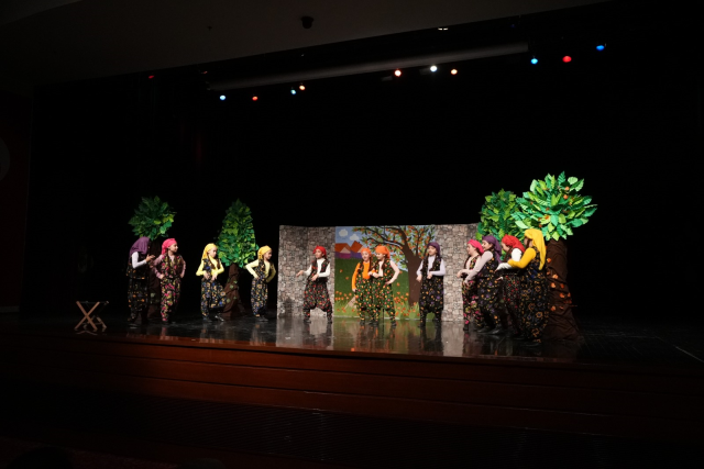 Şehit Soner Özübek Okulları'nın Sahnelediği Tiyatro Oyunu Büyük Beğeni Topladı