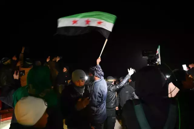 Suriye'deki Deyr Hafir bölgesi kırsalında terör örgütü YPG/SDG'nin çekilme açıklaması sevinçle karşılandı