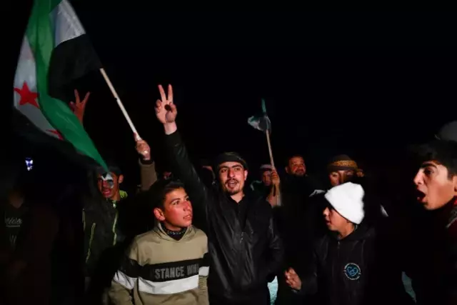 Suriye'deki Deyr Hafir bölgesi kırsalında terör örgütü YPG/SDG'nin çekilme açıklaması sevinçle karşılandı