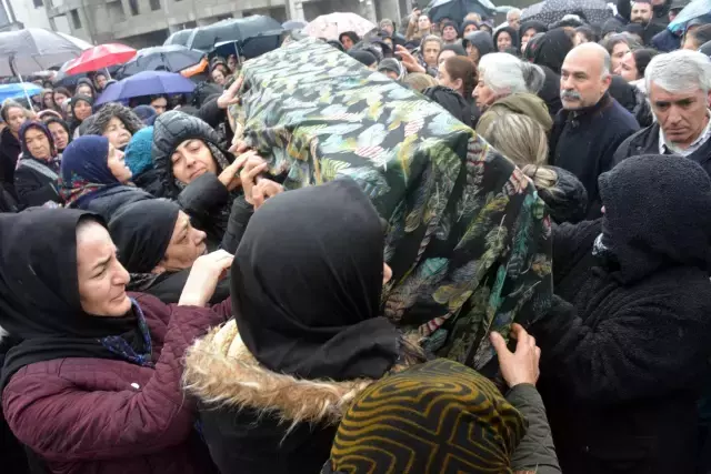 Ayrılmak isteyen kız arkadaşını otomobilde boğup, teslim oldu