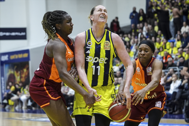 Fenerbahçe Opet, Galatasaray'ı farklı yendi