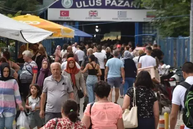 Türkiye'ye hafta sonları gelip alışveriş yapan Bulgar turistlerin toplamda 3 milyonu bulması bekleniyor