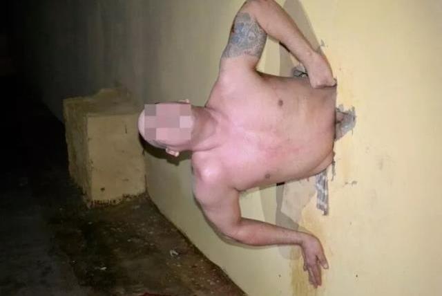 Acı çığlığa koşan gardiyanlar, manzarayı görünce gülme krizine girdi Acı çığlığa koşan gardiyanlar, manzarayı görünce gülme krizine girdi