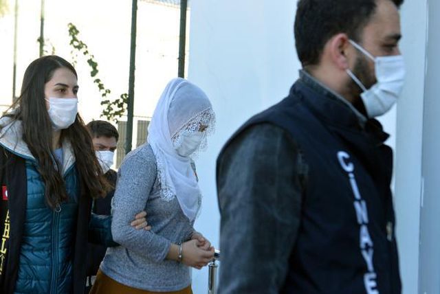 Baba, bıçakladığı oğlunun başında ölmesini beklemiş, iki eşi ve eniştesiyle birlikte cesedi kanala atmış