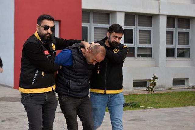 Karısının boğazını kendisini aldattığını düşündüğü için kesmiş