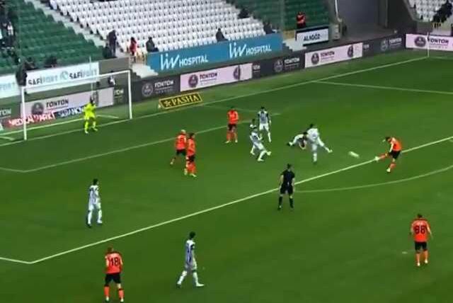 Akıl dolu! Başakşehir'in yıldızı Januzaj'dan izleyenleri mest eden gol