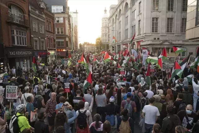 Londra'da İsrail'in Filistin Politikalarını Protesto Etmek İçin Gösteri Düzenlendi