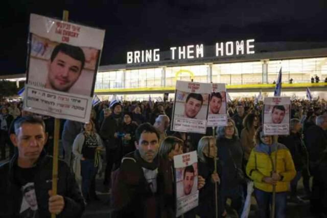 İsrail genelinde binlerce kişi, Başbakan Netanyahu'nun istifasını talep ederek protesto düzenledi. Elimize kan bulaştı