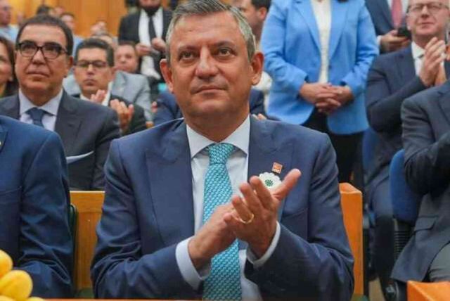 CHP lideri Özel'den eylem çağrısı: Zam istiyorsanız ışıkları açıp kapatın