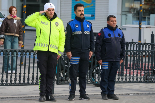 Tüm Türkiye'de saat 9'u 5 geçe hayat durdu