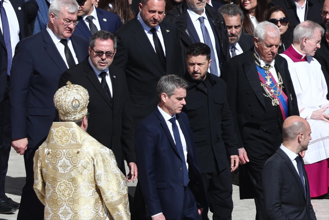 Papa'ya son veda! Türkiye'den bir isim de törende
