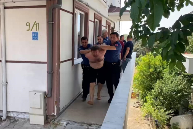 Böyle baba olmaz olsun! 4 aylık çocuğunu balkondan atmaya kalktı