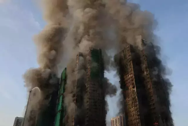 Hong Kong'daki dev sitede çıkan yangında ölü sayısı 55'e yükseldi