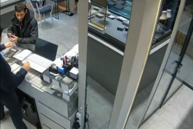 Eve girince hırsızla burun buruna geldi, canını zor kurtardı! Azmettirici bakın kim çıktı