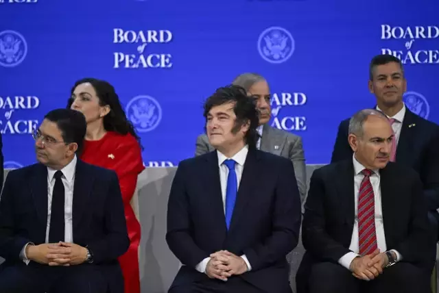 Davos Zirvesi'ne devlet başkanının giydiği ayakkabı damga vurdu
