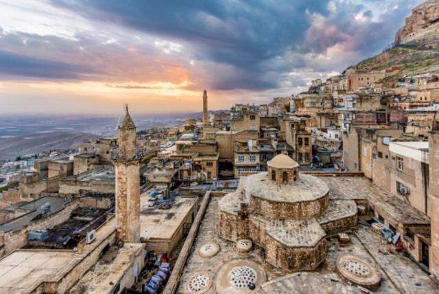Mardinde gezilecek yerler nerelerdir? Mardin de gezilecek yerlerin listesi Mardin Midyat'ta gezilecek yerler nereler?